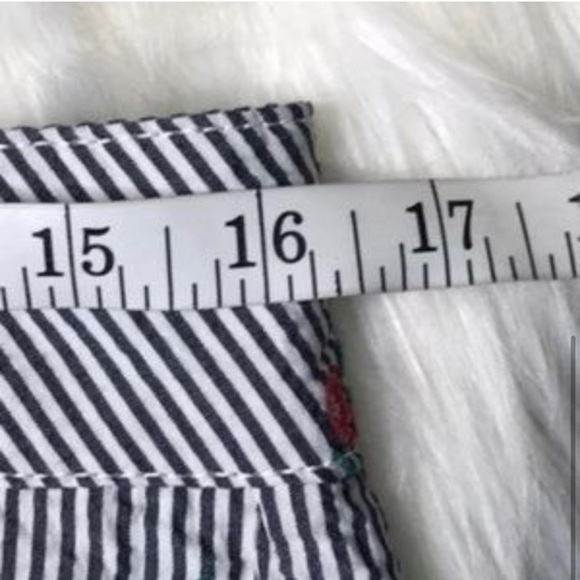 NWT St. John's Bay striped mid-rise
shorts size 6 - Picture 3 of 5